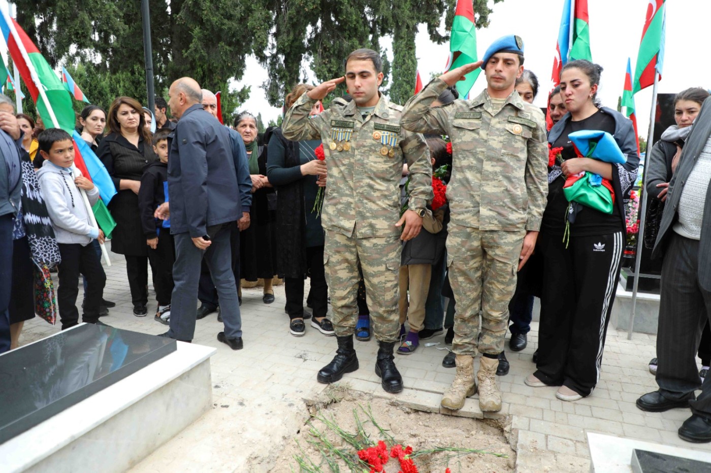 Vaqif Alıyevin qalıqları Gəncədə dəfn edildi - FOTOLAR